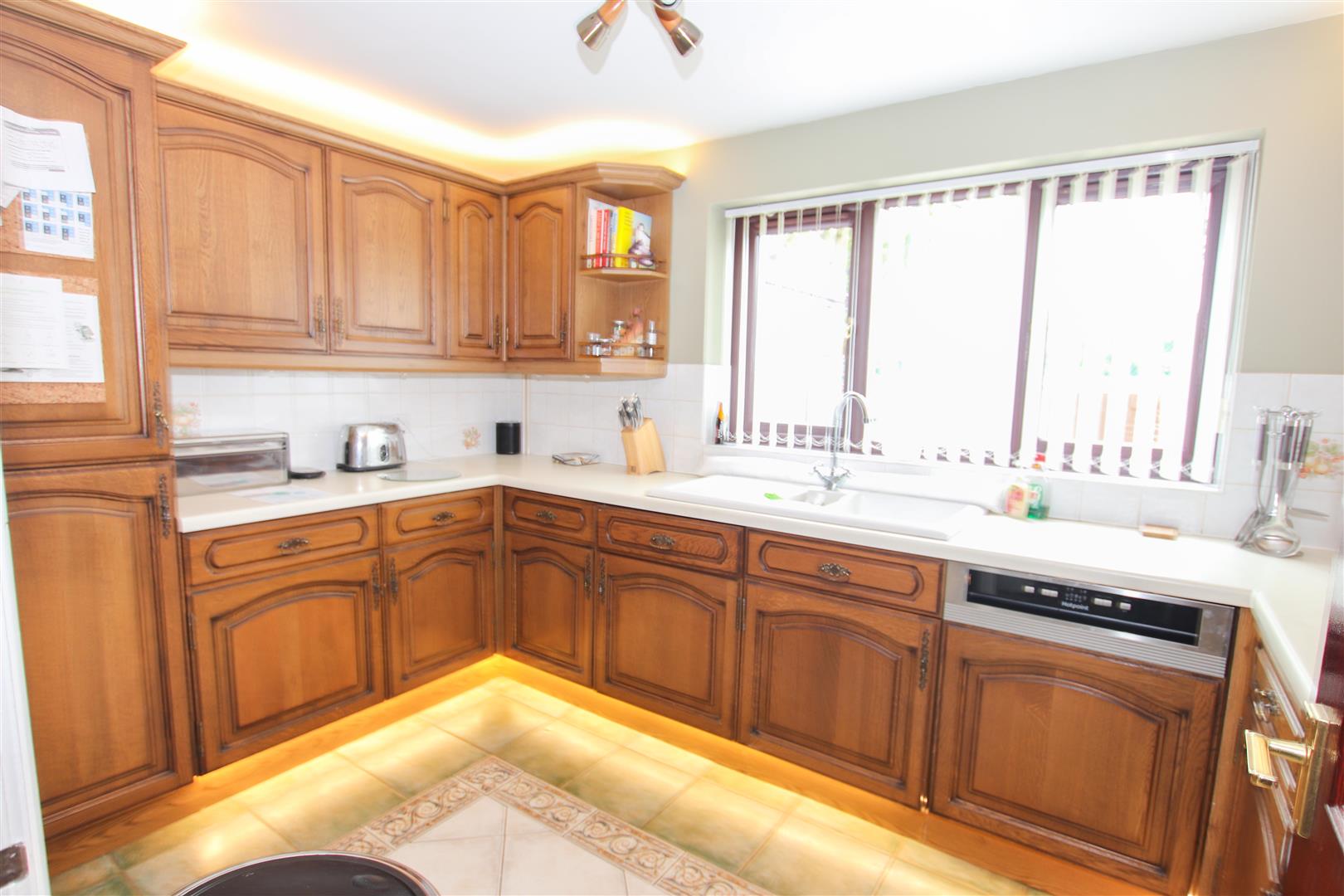 FITTED KITCHEN